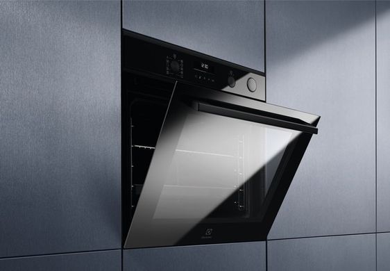 Electrolux Духова шафа електрична, 72л, А+, пара, дисплей, конвекція, піроліз, ф-ція пароварки, телескопічні напрямні, чорний (374360) EOC6P77H фото