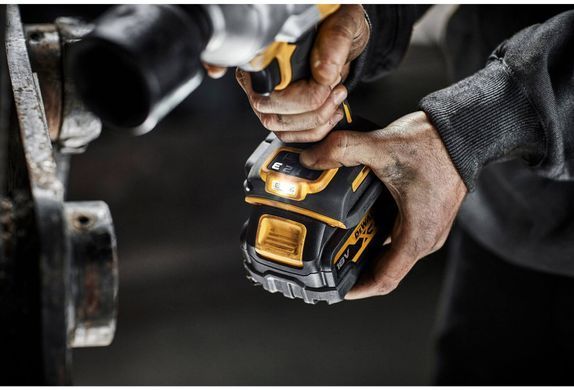 Гайковерт ударный аккумуляторный бесщеточный DeWALT DCF961N DCF961N фото