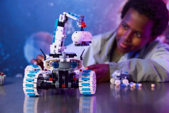 Конструктор LEGO Technic Місяцехід Lunar Outpost. Космічний корабель (392148)