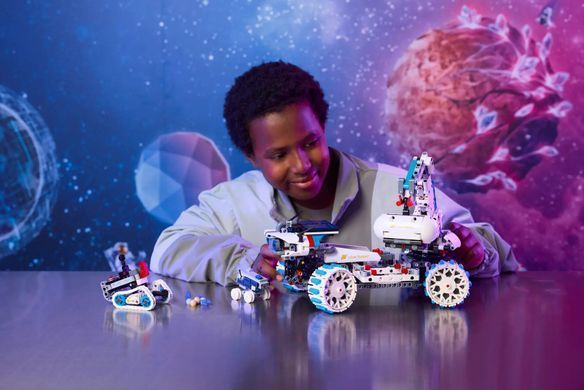 Конструктор LEGO Technic Місяцехід Lunar Outpost. Космічний корабель (392148)