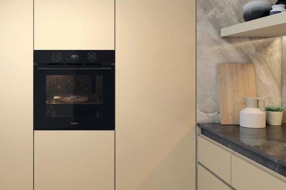 Whirlpool Духова шафа електрична, 71л, A+, дисплей, конвекція, телескопічні напрямні, чорний (367268) OMK58HU1B фото