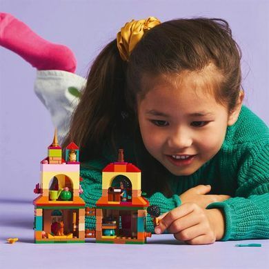 Конструктор LEGO Disney Мінібудинок Енканто 186 деталей (43261)