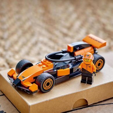 Конструктор LEGO City Пілот F1 з автомобілем для перегонів команди McLaren 86 деталей (60442)