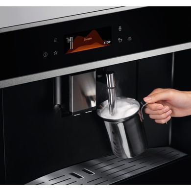 Electrolux Кавомашина вбудована, 2,5л, зерно+мелена, автомат.капуч, дисплей, сернор.керування, підсвітка, чорний (378522) EBC85X фото