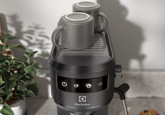Кофеварка рожковая Electrolux 1л, молотая, ручной капуч, LED-дисплей, подогрев чашек, черный (366281) E6EC1-6BST фото