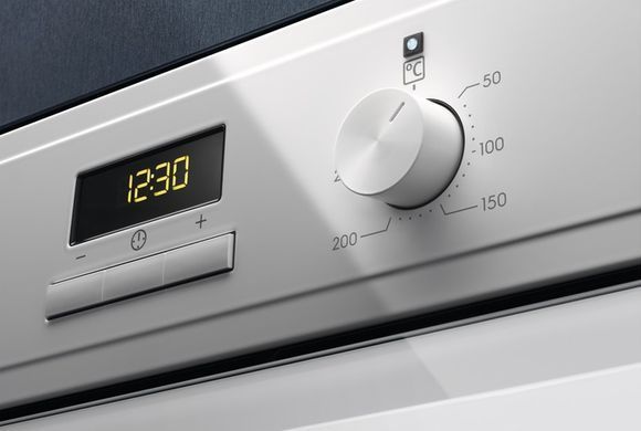 Electrolux Духова шафа електрична, 65л, A, дисплей, конвекція, білий (362579) EOF3H40BW фото