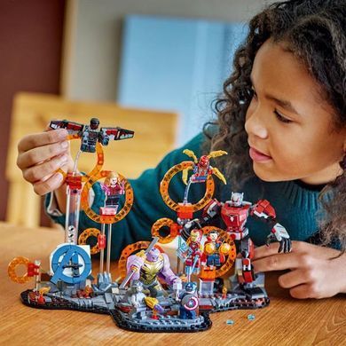 Конструктор LEGO Marvel Месники Завершення Вирішальна битва 621 деталь (76323)