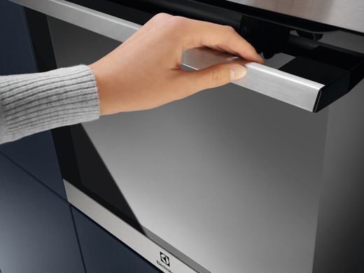 Electrolux Духовой шкаф электрический, 65л, A+, дисплей, конвекция, пиролиз, телескопические направляющие, нерж EOH4P56BX фото