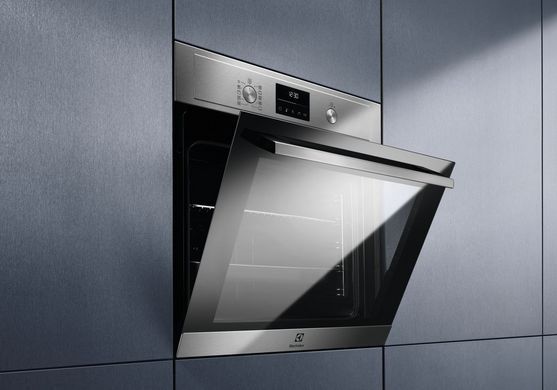 Electrolux Духовой шкаф электрический, 65л, A+, дисплей, конвекция, пиролиз, телескопические направляющие, нерж EOH4P56BX фото