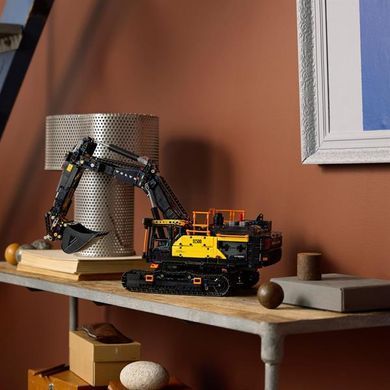 Конструктор LEGO Technic Екскаватор Volvo EC500 Hybrid 2359 деталей (42215)
