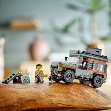 Конструктор LEGO City Позашляхова гірська вантажівка 4x4, 221 деталь (60447)