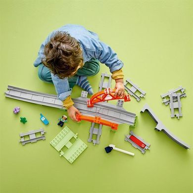 Конструктор LEGO DUPLO Town Железнодорожный мост и пути дополнительный набор 42 детали (10426)