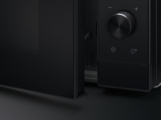 Мікрохвильова піч Electrolux 25л, мех. керування, 900Вт, гриль, дисплей, інвертор, чорний (361854) EMZ725MMK фото