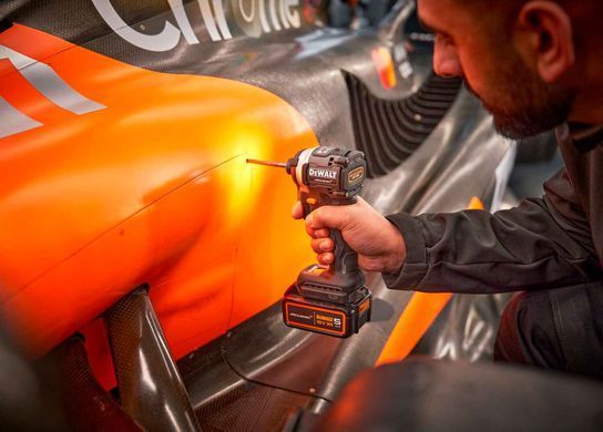 Шурупокрут ударний McLaren F1 TEAM LIMITED EDITION DeWALT DCF85MP2T DCF85MP2T фото