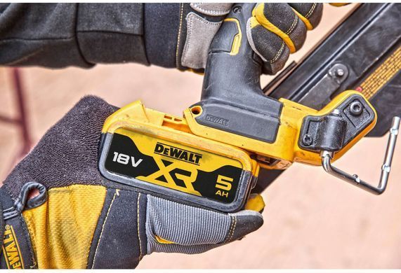 Пистолет гвоздозабивной бесщеточный аккумуляторный DeWALT DCN930N