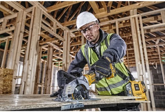 Пила дисковая аккумуляторная бесщеточная DeWALT DCS571N DCS571N фото