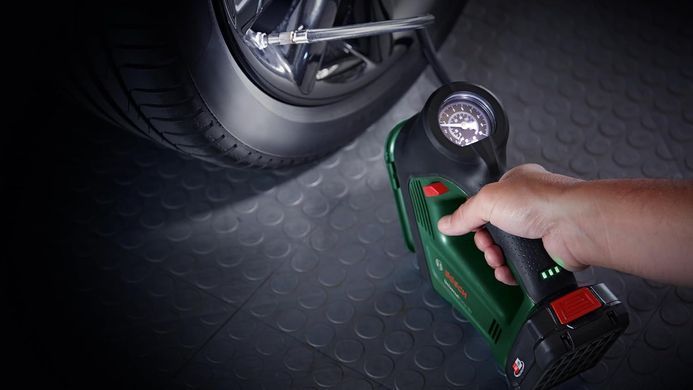 Автомобильный компрессор аккумуляторный Bosch UniversalPump, 18В, без АКБ и ЗП 0.603.947.100 фото