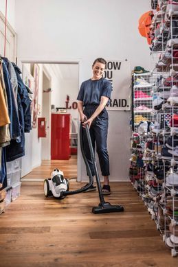 Karcher Пылесос VC 3 Plus Premium, 1600Вт, конт пыл -0.9л, вес-4.4кг, HEPA 13, белый 1.198-060.0 фото