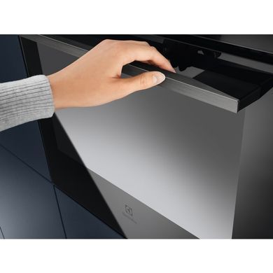 Electrolux Духовой шкаф электрический, 72л, А+, пар, дисплей, конвекция, пиролиз, ф-ция пароварки, телескопические направляющие, черный KOCBP39H фото