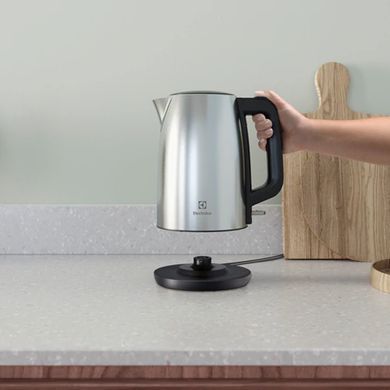 Електрочайник Electrolux 1,7л, Strix, метал, нерж (333446) E3K1-3ST фото