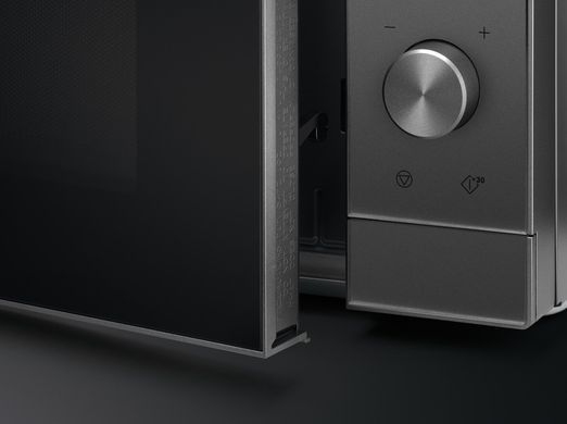 Микроволновая печь Electrolux 25л, мех. управление, 900Вт, гриль, дисплей, инвертор, титан (361855) EMZ725MMTI фото