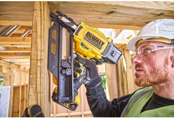Пистолет гвоздозабивной аккумуляторный бесщеточный DeWALT DCN930P2