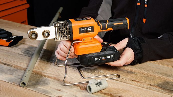 Аккумуляторный сварочный аппарат для труб NEO TOOLS 04-622, 18 В, 300 Вт, с ЖК-дисплеем, без АКБ и ЗУ