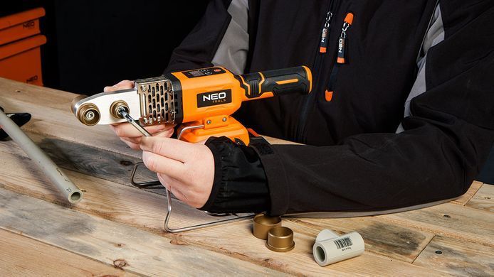 Аккумуляторный сварочный аппарат для труб NEO TOOLS 04-622, 18 В, 300 Вт, с ЖК-дисплеем, без АКБ и ЗУ
