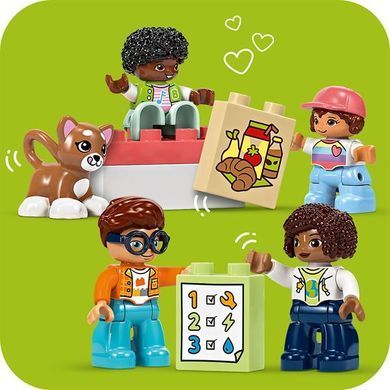 Конструктор LEGO DUPLO Town Большой интерактивный общественный поезд 103 детали (10428)