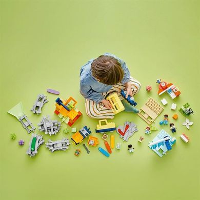 Конструктор LEGO DUPLO Town Большой интерактивный общественный поезд 103 детали (10428)