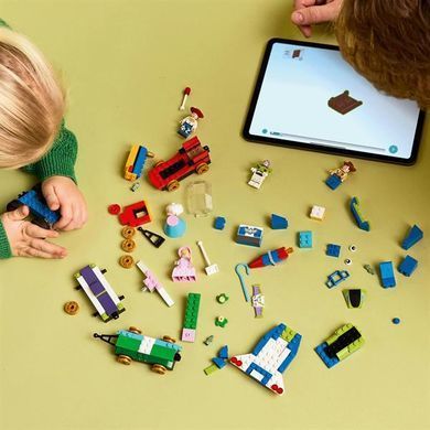 Конструктор LEGO Disney и Pixar Празднование из Истории игрушек поезд и авто для гонки 206 деталей (43264)