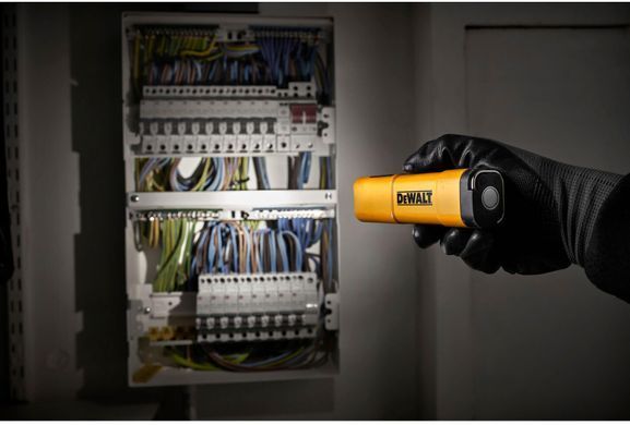 Фонарь светодиодный аккумуляторный DeWALT DCL183 DCL183 фото