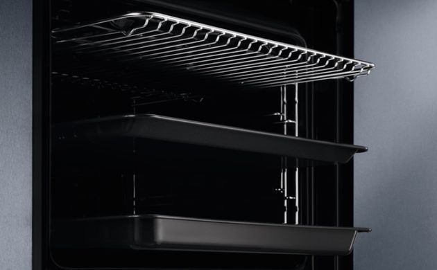 Electrolux Духовой шкаф электрический, 72л, A+, дисплей, конвекция, пиролиз, телескопические направляющие, черный KOEBP39WZ фото