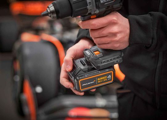 Дриль-шурупокрут ударний McLaren F1 TEAM LIMITED EDITION DeWALT DCD85MM2T DCD85MM2T фото