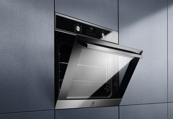 Electrolux Духовой шкаф электрический, 65л, A+, дисплей, конвекция, пиролиз, телескопические направляющие, черный EOF6P76BX фото