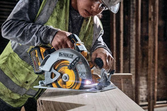 Пила дисковая бесщеточная аккумуляторная DeWALT DCS573NT DCS573NT фото