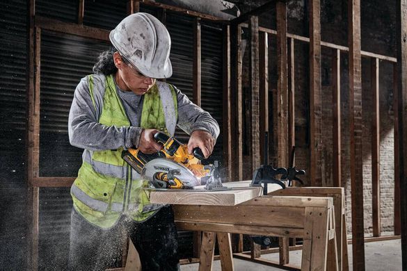 Пила дисковая бесщеточная аккумуляторная DeWALT DCS573NT DCS573NT фото