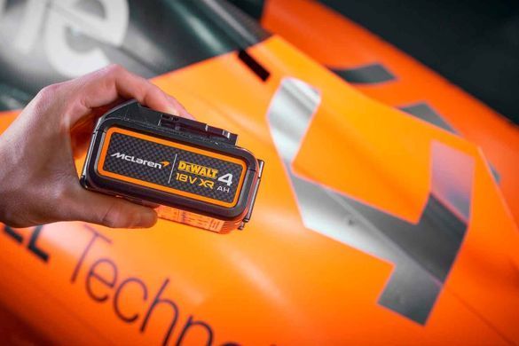 Дриль-шурупокрут ударний McLaren F1 TEAM LIMITED EDITION DeWALT DCD85MM2T DCD85MM2T фото