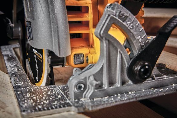 Пила дисковая бесщеточная аккумуляторная DeWALT DCS573NT DCS573NT фото