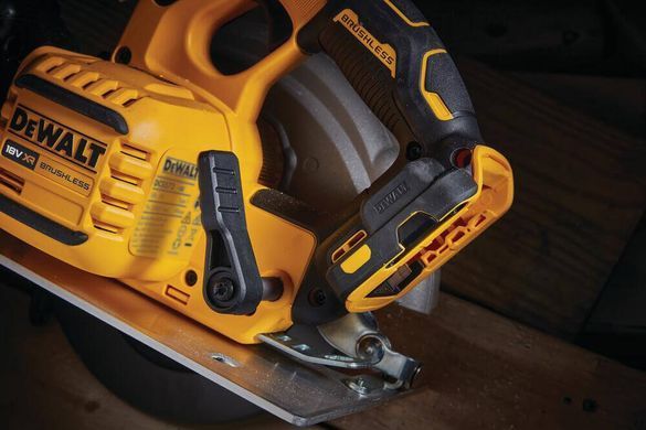 Пила дисковая бесщеточная аккумуляторная DeWALT DCS573NT DCS573NT фото