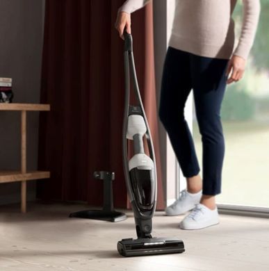 Electrolux Пылесос беспроводный, конт пыль -0.3л, автон. раб. до 55мин, вес-2.7кг, НЕРА, 2в1, турбо-щетка, BRC, 5 насадок, белый ES62HB25UV фото