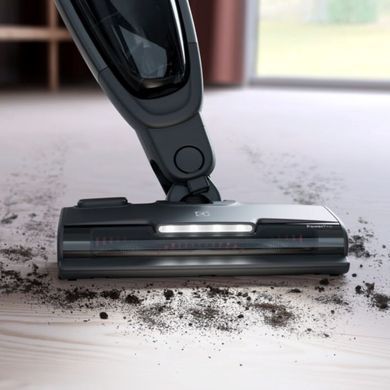 Electrolux Пылесос беспроводный, конт пыль -0.3л, автон. раб. до 55мин, вес-2.7кг, НЕРА, 2в1, турбо-щетка, BRC, 5 насадок, белый ES62HB25UV фото