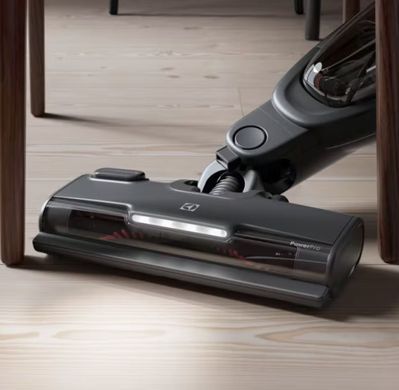 Electrolux Пылесос беспроводный, конт пыль -0.3л, автон. раб. до 55мин, вес-2.7кг, НЕРА, 2в1, турбо-щетка, BRC, 5 насадок, белый ES62HB25UV фото