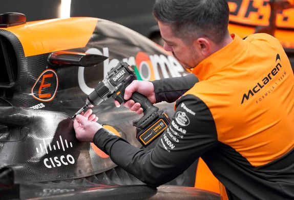 Дрель-шуруповерт ударная McLaren F1 TEAM LIMITED EDITION DeWALT DCD85MP2T DCD85MP2T фото