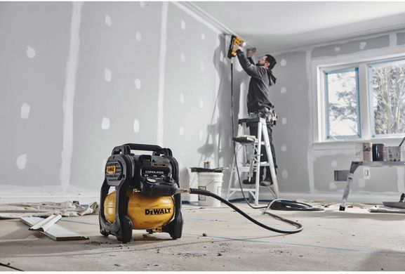 Компрессор воздушный аккумуляторный DeWALT DCC1018N DCC1018N фото