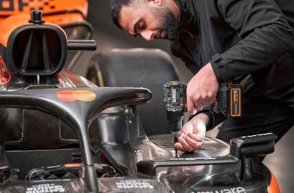 Дрель-шуруповерт ударная McLaren F1 TEAM LIMITED EDITION DeWALT DCD85MP2T DCD85MP2T фото