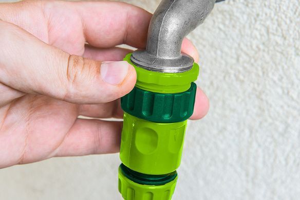 Адаптер на кран 1/2"-3/4", 30 шт, коробка-экспозитор 15G740-30 фото