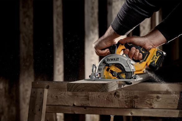 Пила дисковая аккумуляторная бесщеточная DeWALT DCS512N DCS512N фото