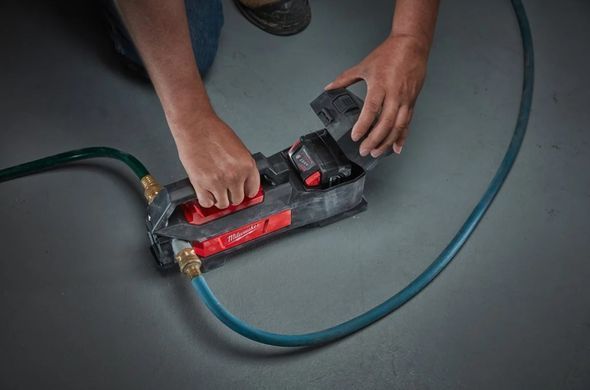 Насос для води акумуляторний MILWAUKEE M18 BTP-0 4933471494 фото