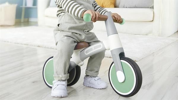 Беговел Hape Первая поездка трехколесный 7" светло-зеленый (E0104), Зелёный